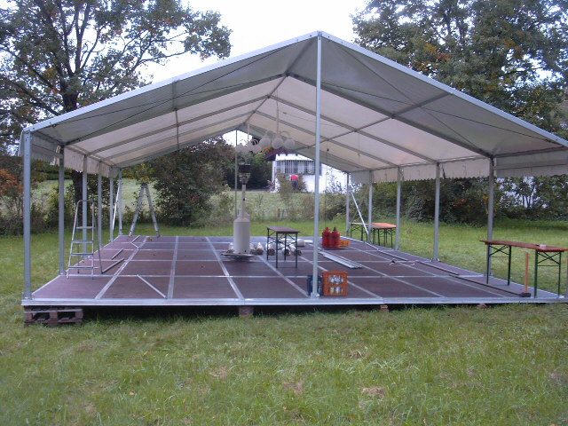 Partyzelt 8m breit: 8x15m mit Kasettenfussboden (2)