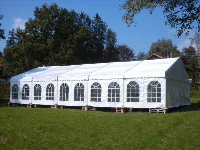 Partyzelt 8m breit: 8x15m mit Kasettenfussboden (5)
