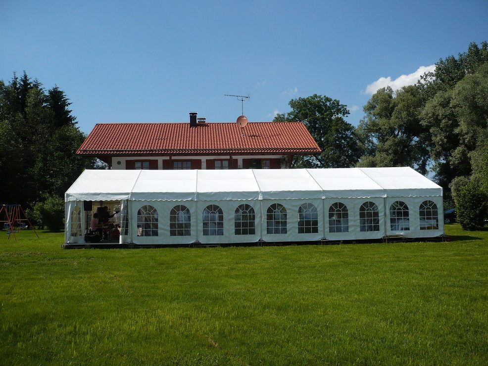 Partyzelt 8m breit: 8×18 mit Boden (1)