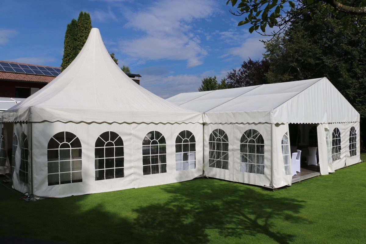 Partyzelt 8m breit: 8x9m mit 6er Pagode als Anbau (2)